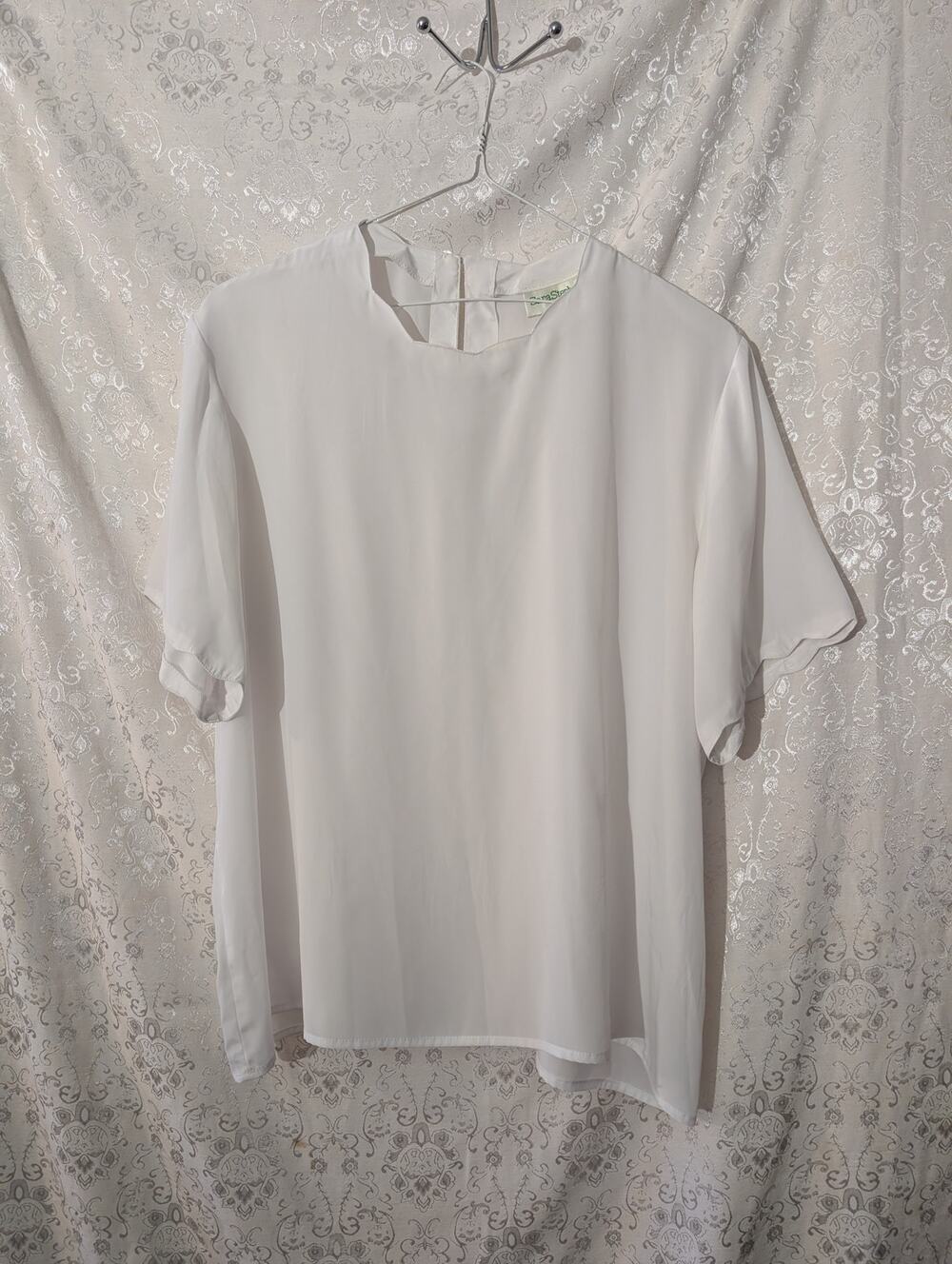 Sara Stephen Sheer White Scallop Sleeve Keyhole Blouse Top Size 22